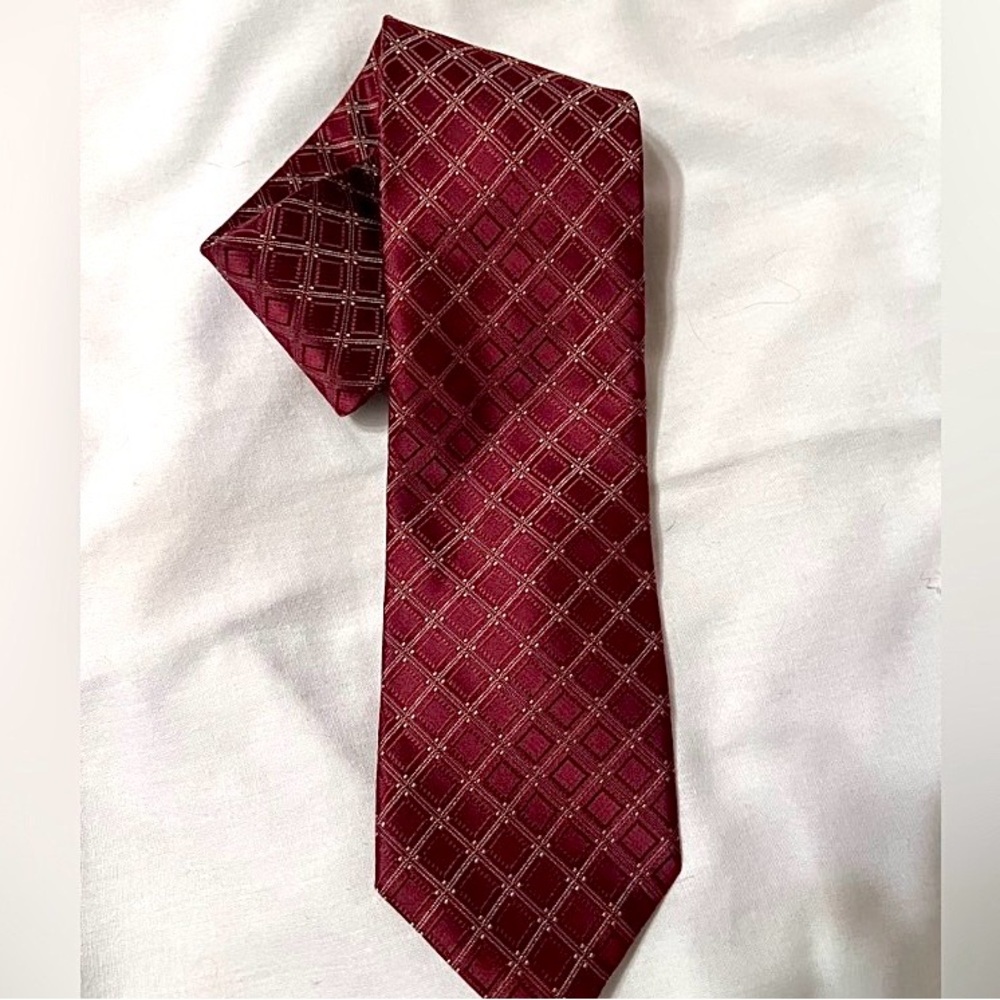 JOSEPH ABBOUD 100% Silk Tie NWOT Burgundy & Gold Square Pattern